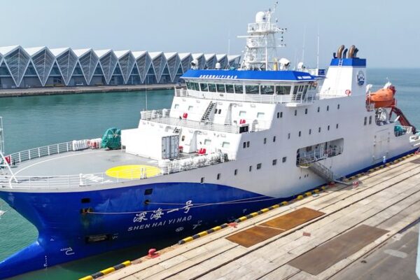 China’s Deep Sea No.1 Dives into Epic Pacific Quest with Global Crew 🌊🚢 China_s_Deep_Sea_No_1_Dives_into_Epic_Pacific_Quest_with_Global_Crew___