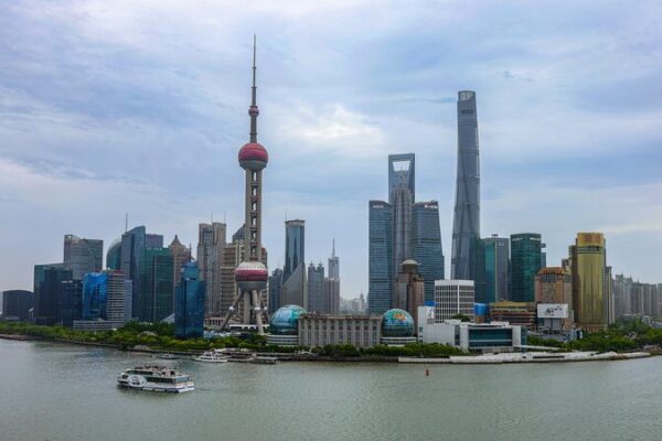 China’s Economy in 2024: Riding the Wave of Resilience and Growth 🚀 China_s_Economy_in_2024__Riding_the_Wave_of_Resilience_and_Growth__