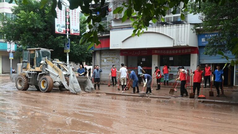 China’s Epic Rescue Mission Amid Torrential Rains 🌧️ China_s_Epic_Rescue_Mission_Amid_Torrential_Rains___