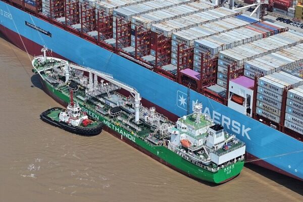 China’s First Methanol Ship-to-Ship Bunkering Operation Makes Waves in Shanghai 🚢 China_s_First_Methanol_Ship_to_Ship_Bunkering_Operation_Makes_Waves_in_Shanghai__