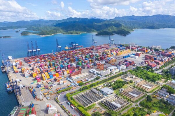China’s Foreign Trade Soars by 6.1% in H1 2024, Setting New Record High China_s_Foreign_Trade_Soars_by_6_1__in_H1_2024__Setting_New_Record_High