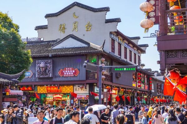 China’s Golden Week Sparks Record-Breaking Travel and Spending 🚀 China_s_Golden_Week_Sparks_Record_Breaking_Travel_and_Spending__