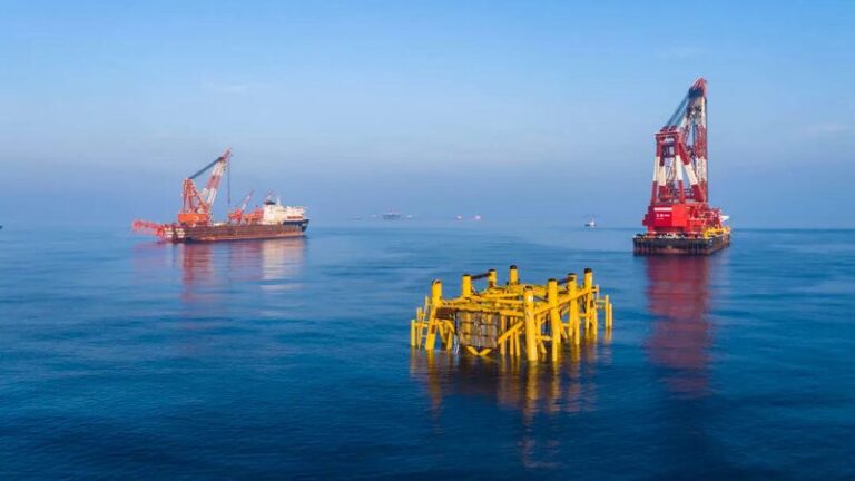 China_s_Haiji_2_Deepwater_Jacket_Sets_New_Asian_Records___