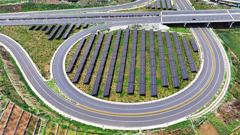 China_s_Highways_Go_Green__Solar_Panels_and_EV_Chargers_Transform_Journeys - News for amigos, by amigos China_s_Highways_Go_Green__Solar_Panels_and_EV_Chargers_Transform_Journeys
