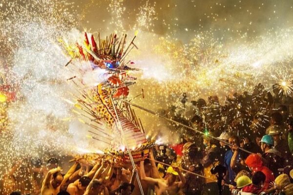 China’s Lantern Festival Illuminates the Night with 2,000-Year-Old Traditions 🌕🏮 China_s_Lantern_Festival_Illuminates_the_Night_with_2_000_Year_Old_Traditions___