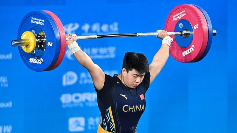 China_s_Liao_Guifang_Lifts_Her_Way_to_Triple_Gold_at_IWF_Championships________