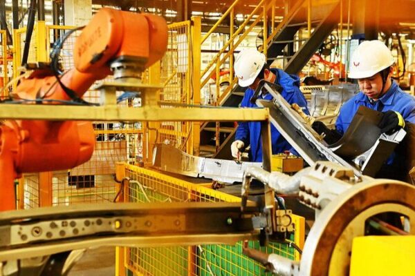 China’s Manufacturing Keeps Growing: December PMI Hits 50.1! 📈 China_s_Manufacturing_Keeps_Growing__December_PMI_Hits_50_1___