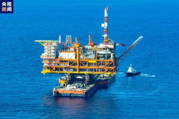 China’s Massive 30,000-Tonne Offshore Drilling Platform Makes Waves 🌊 China_s_Massive_30_000_Tonne_Offshore_Drilling_Platform_Makes_Waves__