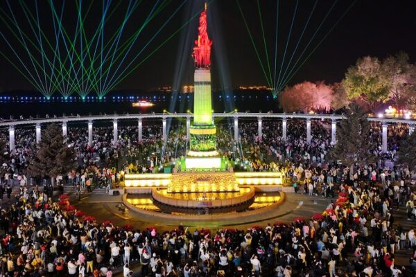 China’s May Day Holiday: 295 Million Trips Ignite Spending Spree 🇨🇳✈️🎉 China_s_May_Day_Holiday__295_Million_Trips_Ignite_Spending_Spree______