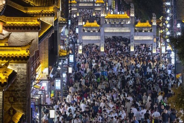 China’s Mid-Autumn Fest Sparks Travel Boom and New Trends 🌕🚄 China_s_Mid_Autumn_Fest_Sparks_Travel_Boom_and_New_Trends___