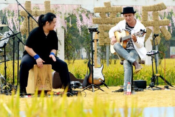 China_s_Music_Festivals_Make_a_Vibrant_Comeback__Youth_Reconnect_with_Live_Music__ - News for amigos, by amigos China_s_Music_Festivals_Make_a_Vibrant_Comeback__Youth_Reconnect_with_Live_Music__