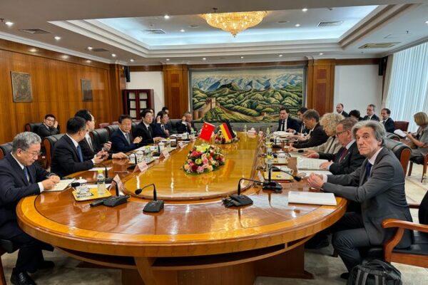 China’s NDRC Chief Meets German Vice Chancellor Habeck in Beijing 🇨🇳🇩🇪 China_s_NDRC_Chief_Meets_German_Vice_Chancellor_Habeck_in_Beijing_____
