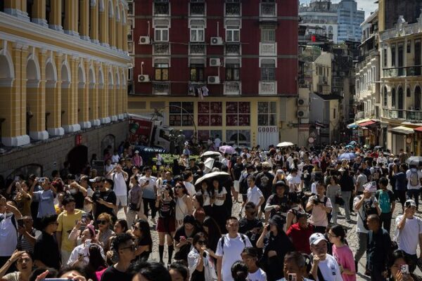 China’s National Day Travel Boom: Record Numbers Hit the Road! 🚄🎉 China_s_National_Day_Travel_Boom__Record_Numbers_Hit_the_Road____