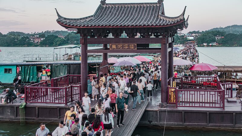 China_s_National_Day__Epic_Travel_and_Shopping_Sprees_Energize_the_Nation______ - News for amigos, by amigos China_s_National_Day__Epic_Travel_and_Shopping_Sprees_Energize_the_Nation______