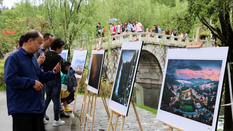 China_s_New_Consumption_Models_Ignite__Holiday_Economy__Boom - News for amigos, by amigos China_s_New_Consumption_Models_Ignite__Holiday_Economy__Boom