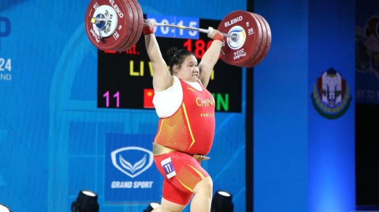 China_s_Olympic_Champ_Li_Wenwen_Returns_with_Triple_Gold_Triumph_at_IWF_World_Cup