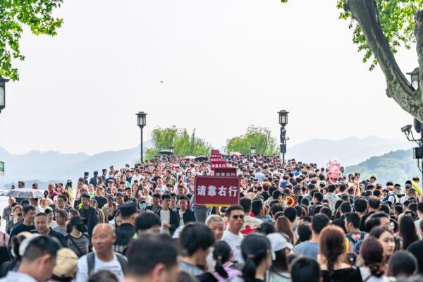 China’s Rails Rock: Record 20 Million Trips on First Day of May Holiday 🚂🎉 China_s_Rails_Rock__Record_20_Million_Trips_on_First_Day_of_May_Holiday___