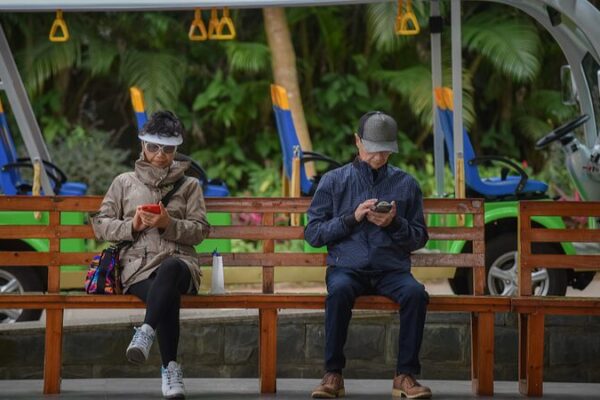 China’s Silver Generation Embraces Cross-City Retirement 🏙️➡️🌄 China_s_Silver_Generation_Embraces_Cross_City_Retirement______