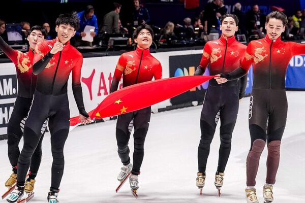 China’s Speed Skaters Take the World by Storm at 2024 Championships 🏆⛸️ China_s_Speed_Skaters_Take_the_World_by_Storm_at_2024_Championships____
