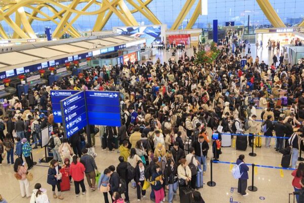 China’s Spring Festival Travel Boom: Over 7.2 Billion Trips Made 🚄✨ China_s_Spring_Festival_Travel_Boom__Over_7_2_Billion_Trips_Made___