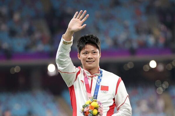 China’s Sprint Star Su Bingtian to Miss Paris 2024 Olympics 😢 China_s_Sprint_Star_Su_Bingtian_to_Miss_Paris_2024_Olympics__