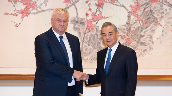 China’s Wang Yi Pledges Stronger Ties with Ukraine at UN Gathering 🌍🤝 China_s_Wang_Yi_Pledges_Stronger_Ties_with_Ukraine_at_UN_Gathering___