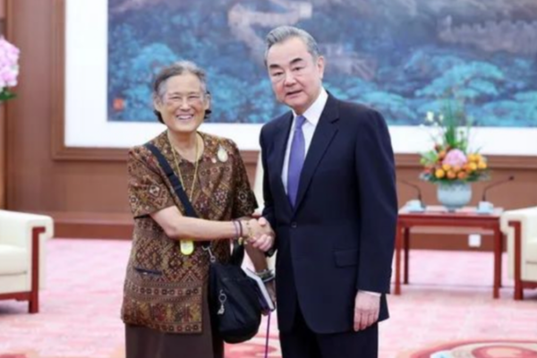 China’s Wang Yi and Thailand’s Princess Sirindhorn Boost Friendship in Beijing 🌟 China_s_Wang_Yi_and_Thailand_s_Princess_Sirindhorn_Boost_Friendship_in_Beijing__