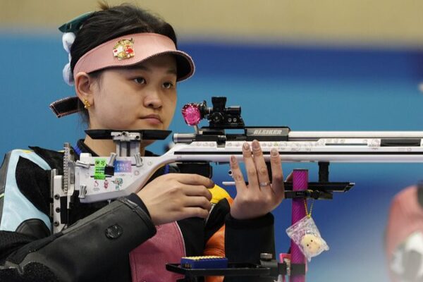 China’s Zhang Qiongyue Shoots for Bronze in Paris Olympics 🎯 China_s_Zhang_Qiongyue_Shoots_for_Bronze_in_Paris_Olympics__