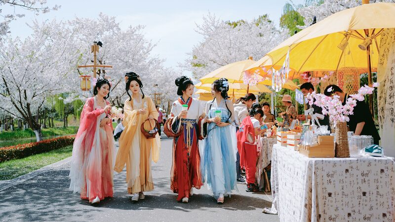 China_s__New_Chinese_Style__Tourism_Trend_Captivates_Travelers