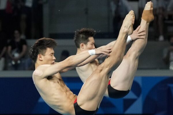 Chinese Divers Wang Zongyuan and Long Daoyi Splash into Gold at Paris Olympics! 🏅 Chinese_Divers_Wang_Zongyuan_and_Long_Daoyi_Splash_into_Gold_at_Paris_Olympics___