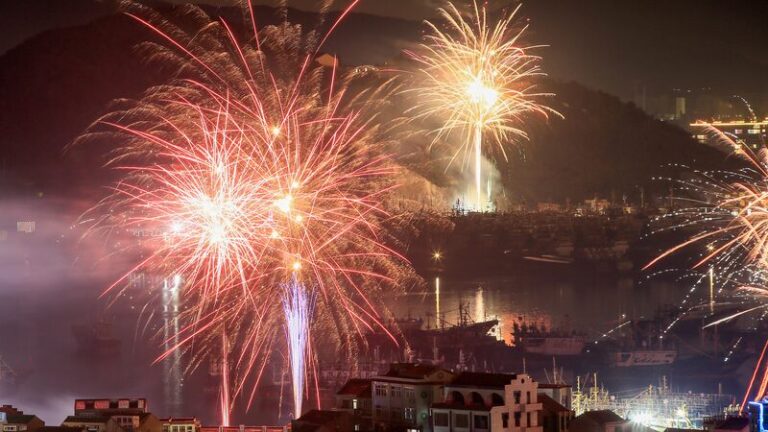 Chinese_People_Light_Up_the_Sky__Year_of_the_Snake_Begins_with_a_Bang_