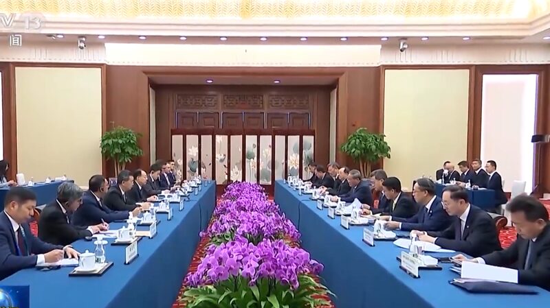 Chinese_Premier_Li_Qiang_Aims_to_Boost_Cooperation_with_Asian_Development_Bank__