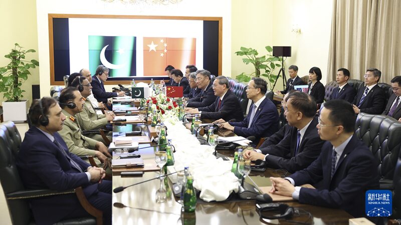 Chinese_Premier_Li_Qiang_Strengthens_Ties_in_Meeting_with_Pakistani_Military_Leaders