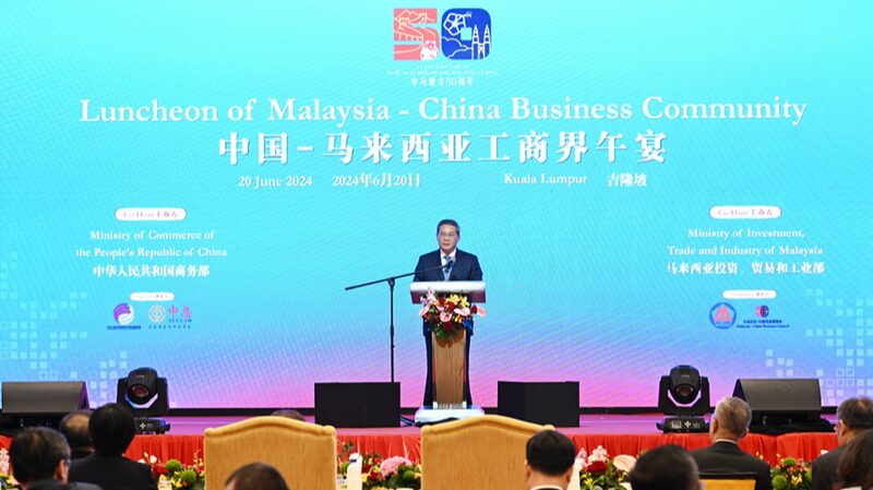 Chinese_Premier_Li_and_Malaysian_PM_Anwar_Bond_Over_Business_Luncheon__ - News for amigos, by amigos Chinese_Premier_Li_and_Malaysian_PM_Anwar_Bond_Over_Business_Luncheon__