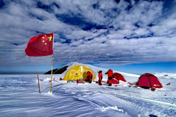 Chinese Scientists Extract Record 324m Ice Core from Purog Kangri Ice Sheet 🧊🌍 Chinese_Scientists_Extract_Record_324m_Ice_Core_from_Purog_Kangri_Ice_Sheet___