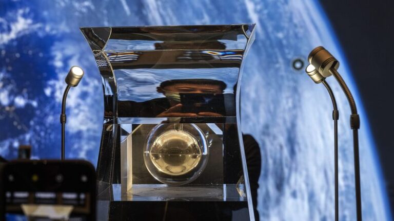Chinese_Scientists_Unveil_Moon_s_Hidden_Wonder__Natural_Graphene____
