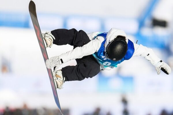 Chinese Snowboarders Cai Xuetong and Wu Shaotong Soar into FIS World Cup Halfpipe Final Chinese_Snowboarders_Cai_Xuetong_and_Wu_Shaotong_Soar_into_FIS_World_Cup_Halfpipe_Final