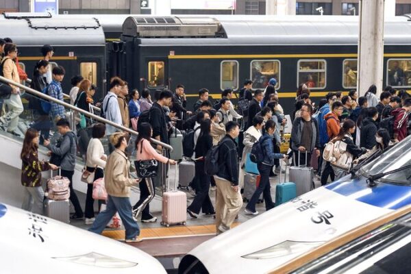 Chinese Tourists Take the World by Storm During 5-Day May Day Holiday 🌏✈️ Chinese_Tourists_Take_the_World_by_Storm_During_5_Day_May_Day_Holiday____