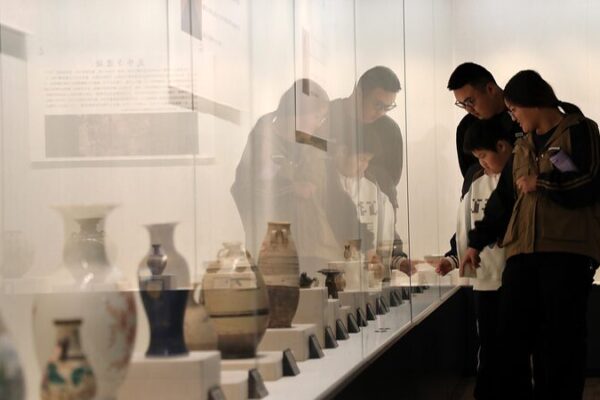 Chinese Youth Dive into Culture: Golden Week Sees Surging Interest in Heritage Travel 🎉 Chinese_Youth_Dive_into_Culture__Golden_Week_Sees_Surging_Interest_in_Heritage_Travel__