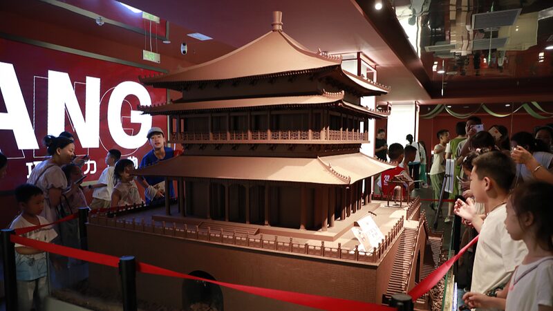 Chocolate_Sculptures_Wow_Visitors_at_Xi_an_s_Sweetest_Attraction__ - News for amigos, by amigos Chocolate_Sculptures_Wow_Visitors_at_Xi_an_s_Sweetest_Attraction__