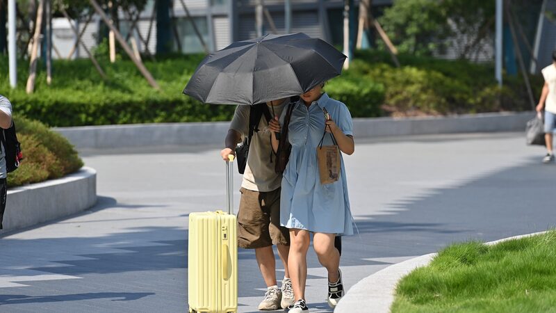 Chongqing_Sizzles__Red_Alert_Issued_as_Temperatures_Soar_Above_40_C____ - News for amigos, by amigos Chongqing_Sizzles__Red_Alert_Issued_as_Temperatures_Soar_Above_40_C____