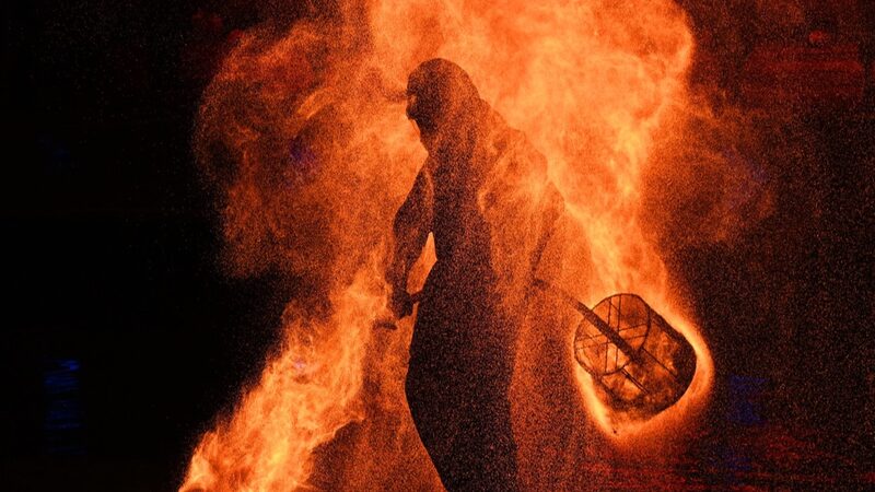 Chongqing_s_Fiery_Nightlife__Fire_Pot_Shows_Ignite_the_Summer___ - News for amigos, by amigos Chongqing_s_Fiery_Nightlife__Fire_Pot_Shows_Ignite_the_Summer___