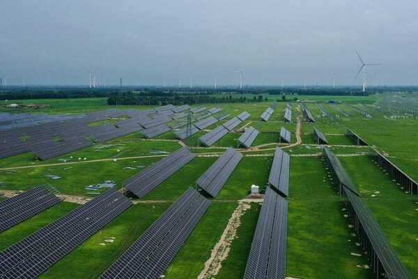 🌿 Clean Energy Surge Set to Overtake Fossil Fuels by 2030, Says IEA __Clean_Energy_Surge_Set_to_Overtake_Fossil_Fuels_by_2030__Says_IEA