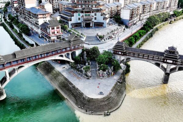 Clear Meets Turbid: Rivers Clash in Colorful Guizhou Spectacle Clear_Meets_Turbid__Rivers_Clash_in_Colorful_Guizhou_Spectacle