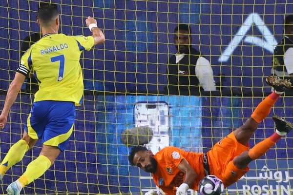 Cristiano Ronaldo’s Penalty Powers Al Nassr to Victory over Al Wehda ⚽️ Cristiano_Ronaldo_s_Penalty_Powers_Al_Nassr_to_Victory_over_Al_Wehda___
