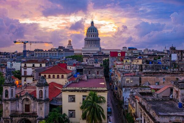 Cuba Welcomes Chinese Tourists with Visa-Free Travel and Direct Flights 🌴✈️ Cuba_Welcomes_Chinese_Tourists_with_Visa_Free_Travel_and_Direct_Flights____