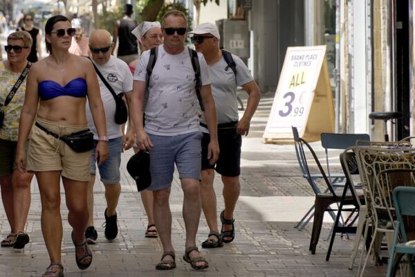 Cyprus Faces Heatwave Crisis: Heatstroke Claims Another Life 😓 Cyprus_Faces_Heatwave_Crisis__Heatstroke_Claims_Another_Life__