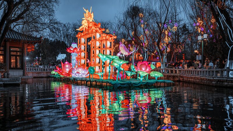 Dazzling_Lantern_Festival_Lights_Up_Baotu_Spring_Park_in_Shandong - News for amigos, by amigos Dazzling_Lantern_Festival_Lights_Up_Baotu_Spring_Park_in_Shandong