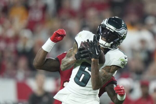 DeVonta Smith Scores $75M Deal with Eagles 🦅💰 DeVonta_Smith_Scores__75M_Deal_with_Eagles___