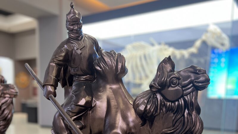 Desert_Art_Vibes__Camels_Take_Center_Stage_in_Inner_Mongolia_s_Badain_Jaran_ - News for amigos, by amigos Desert_Art_Vibes__Camels_Take_Center_Stage_in_Inner_Mongolia_s_Badain_Jaran_